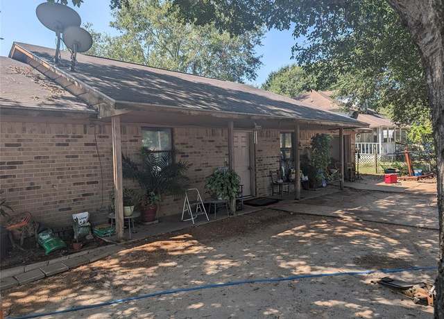 Property at 679 W Austin St, Bellville, TX 77418, 3 beds, 1 bath