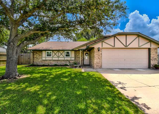Property at 6126 Fox Ridge Dr, Angleton, TX 77515, 3 beds, 2 baths