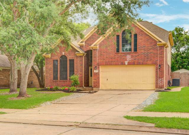 Property at 107 Mango St, Lake Jackson, TX 77566, 3 beds, 2.5 baths