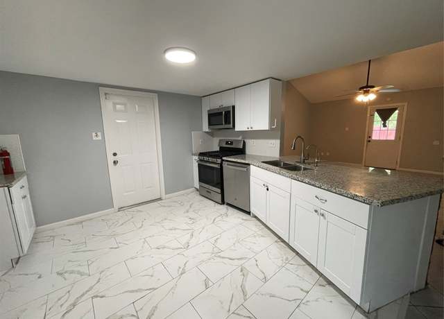 Property at 15426 W Ritter Cir, Houston, TX 77071, 3 beds, 2 baths