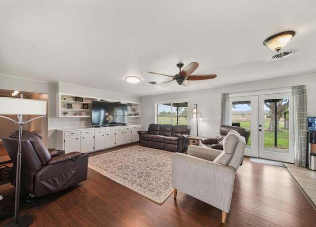 Property at 2303 Perryman Ave, Palacios, TX 77465, 5 beds, 2.5 baths