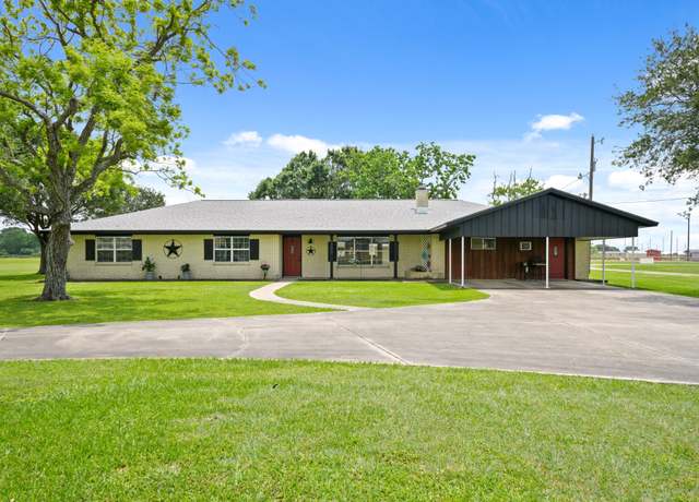 Property at 2303 Perryman Ave, Palacios, TX 77465, 5 beds, 2.5 baths