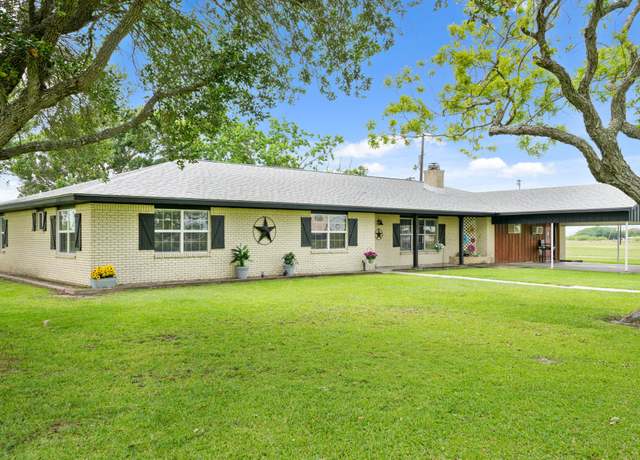 Property at 2303 Perryman Ave, Palacios, TX 77465, 5 beds, 2.5 baths