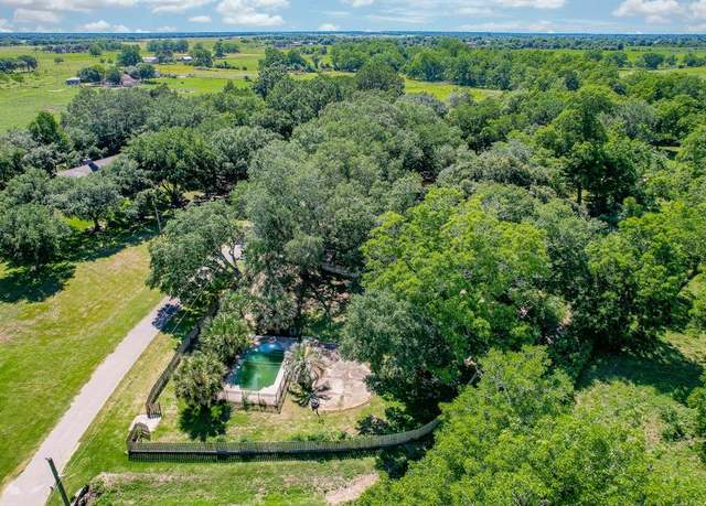 Property at 406 Hidden Creek Cir, Sealy, TX 77474, 3 beds, 3 baths