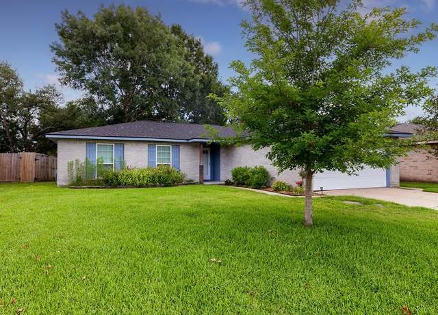 Property at 302 Brookdale Dr, League City, TX 77573, 3 beds, 2 baths