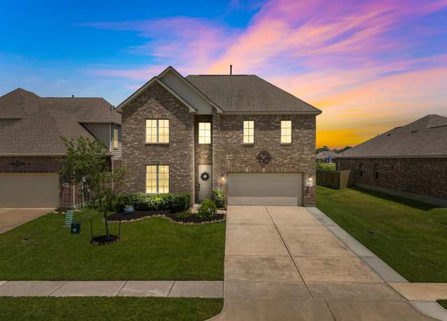 Property at 4221 E Bayou Maison Cir, Dickinson, TX 77539, 3 beds, 2.5 baths
