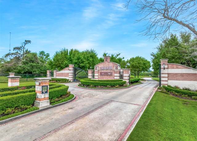 Property at 22609 E Meadowhurst Cir W, Tomball, TX 77377