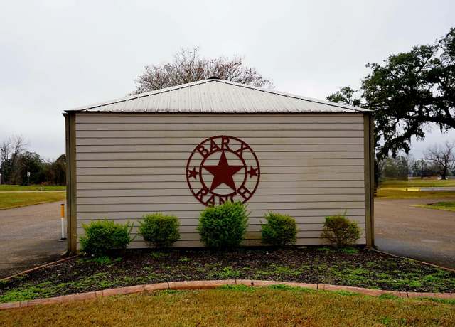 Property at 808 Chuckwagon Trl, Angleton, TX 77515