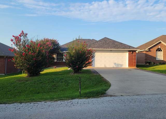 Property at 10718 Hillside Dr, Montgomery, TX 77356, 3 beds, 2 baths