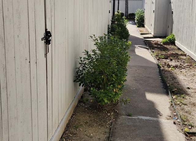 Property at 4001 Tanglewilde St #1204, Houston, TX 77063, 2 beds, 2.5 baths