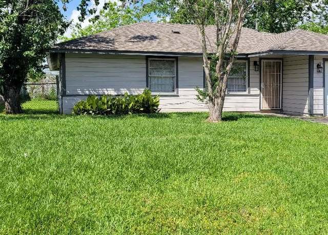 Property at 9227 Lake Park Dr, Houston, TX 77078, 3 beds, 1.5 baths