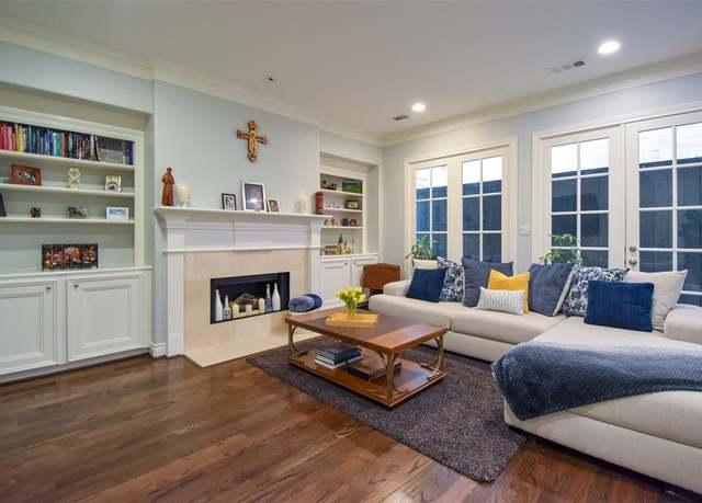 Property at 3226 Pemberton Circle Dr, Houston, TX 77025, 4 beds, 3.5 baths