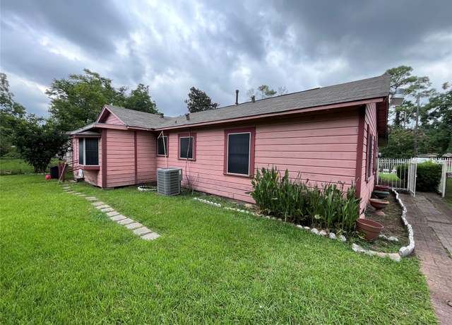 Property at 8018 Darlington Dr, Houston, TX 77028, 3 beds, 2 baths