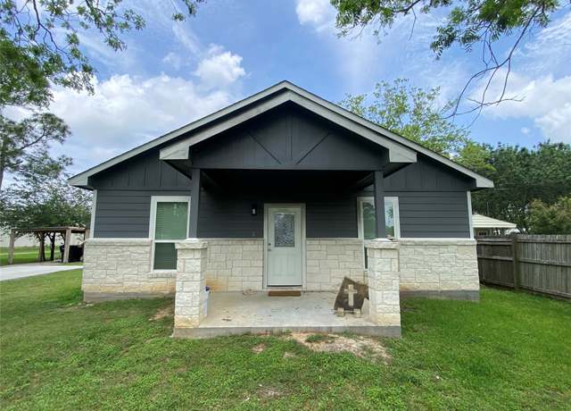 Property at 301 S Victoria St, Louise, TX 77455, 3 beds, 2 baths