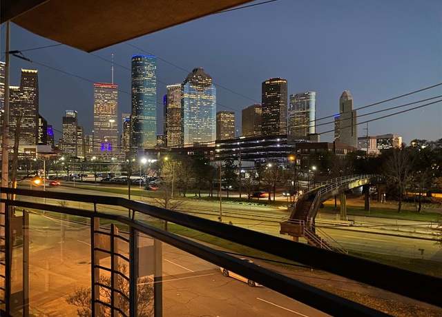 Property at 1804 N Memorial Way Unit B, Houston, TX 77007, 3 beds, 2.5 baths