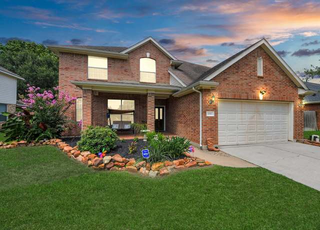 Property at 1917 Oak Shire Dr, Pearland, TX 77581, 5 beds, 2.5 baths
