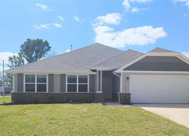 Property at 601 Greystone Ln, Angleton, TX 77515, 3 beds, 3 baths
