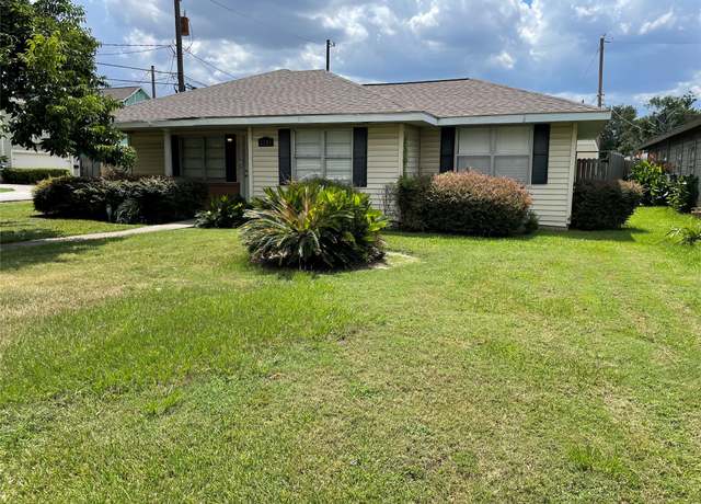 Property at 2303 Roy Cir, Houston, TX 77007, 3 beds, 1 bath