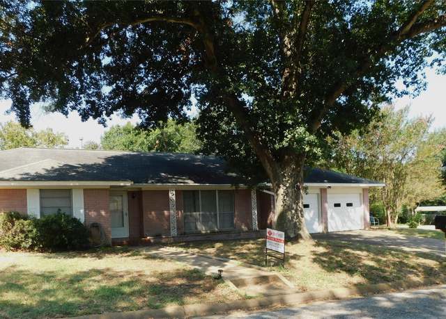 Property at 1400 Allyne Ln, Brenham, TX 77833, 3 beds, 2 baths