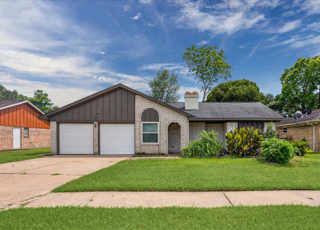 Property at 12119 Green Glade Dr, Houston, TX 77099, 3 beds, 2 baths