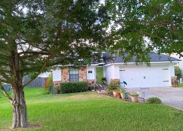 Property at 207 Ava Dr, Brenham, TX 77833, 3 beds, 2 baths