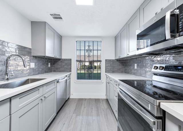 Property at 7109 Chasewood Dr, Houston, TX 77489, 2 beds, 2.5 baths