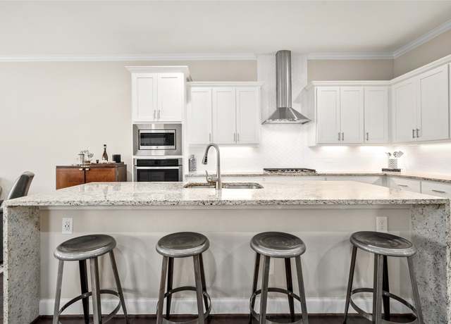 Property at 1916 Shearn St, Houston, TX 77007, 3 beds, 2.5 baths