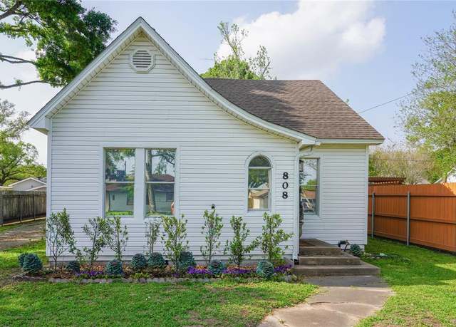 Property at 808 Heights St, El Campo, TX 77437, 3 beds, 1 bath