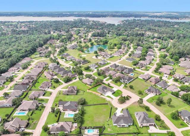 Property at 319 Bentwood Ct, Montgomery, TX 77356
