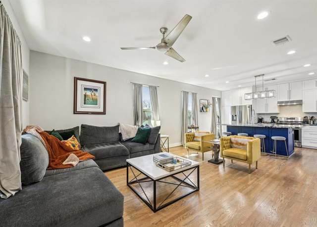 Property at 7015 Roswell St, Houston, TX 77022, 3 beds, 2.5 baths