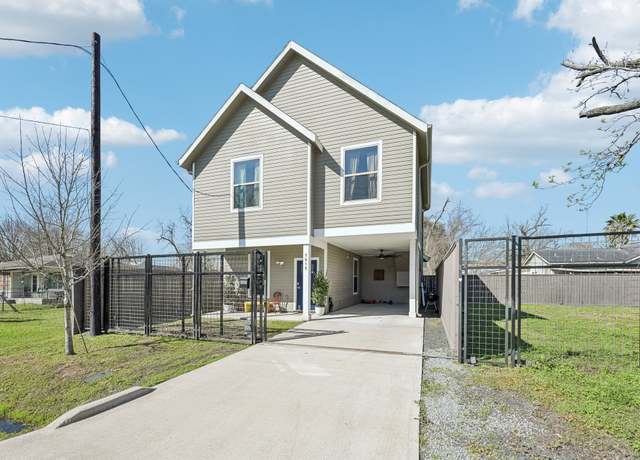 Property at 7015 Roswell St, Houston, TX 77022, 3 beds, 2.5 baths