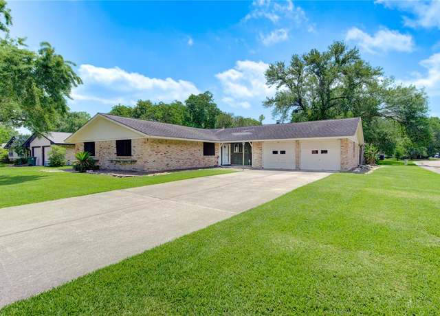 Property at 1402 Beachcomber Ln, Houston, TX 77062, 3 beds, 2 baths