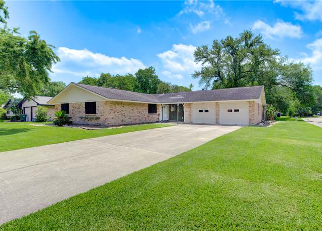 Property at 1402 Beachcomber Ln, Houston, TX 77062, 3 beds, 2 baths