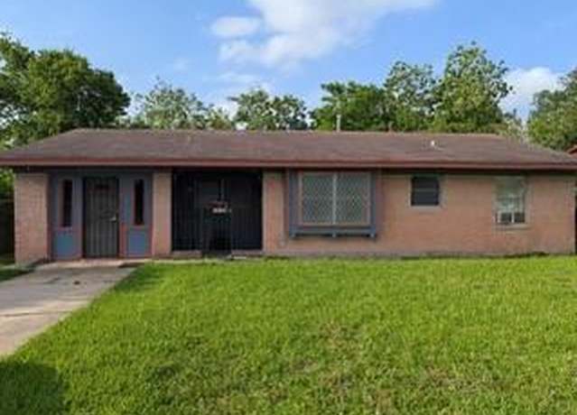 Property at 5307 Greylog Dr, Houston, TX 77048, 3 beds, 1 bath