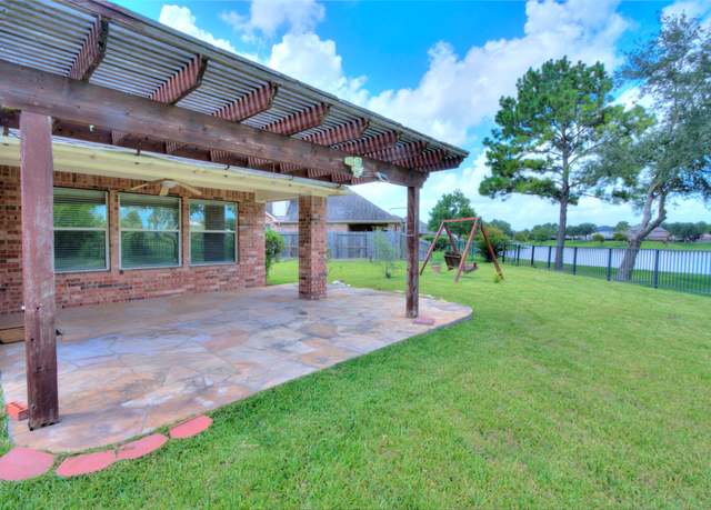 Property at 2211 Pearl Bay Ct, Pearland, TX 77584, 3 beds, 2 baths
