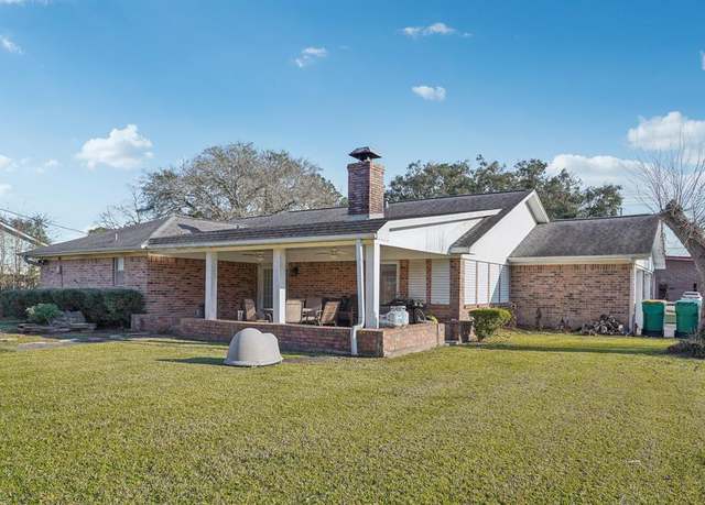 Property at 3046 Cedar Dr, La Marque, TX 77568, 3 beds, 2 baths