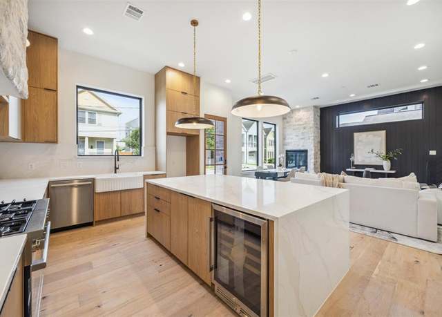 Property at 829 Alexander St, Houston, TX 77007, 4 beds, 3.5 baths