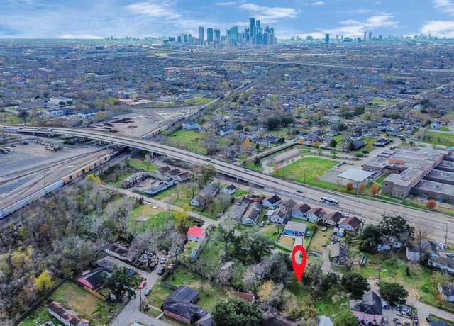 Property at 2414 Kirk St, Houston, TX 77026