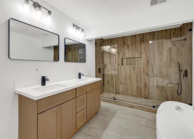 Property at 413 Oakhill Dr, Conroe, TX 77304, 4 beds, 2 baths