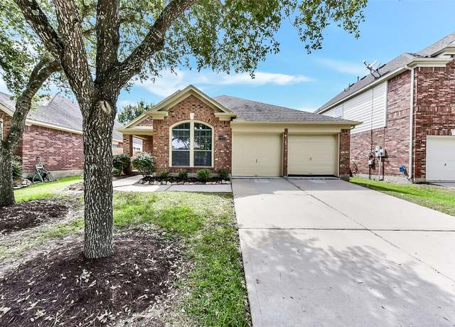 Property at 2024 Shore Breeze Dr, Pearland, TX 77584, 4 beds, 2 baths