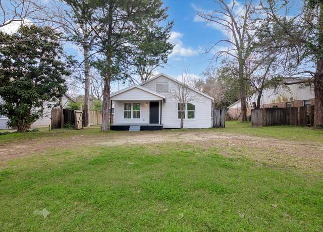 Property at 1504 N Travis St, Liberty, TX 77575, 4 beds, 2 baths