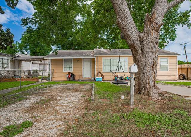 Property at 1005 Center St, Wharton, TX 77488, 3 beds, 2 baths