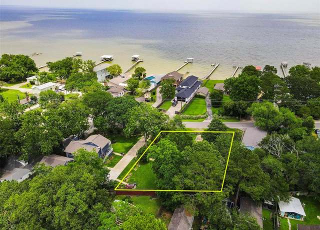 Property at 3726 Bayshore Dr, Bacliff, TX 77518