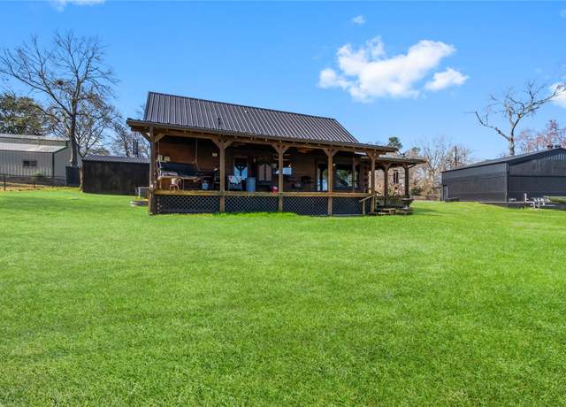 Property at 586 Beverly Blvd, Onalaska, TX 77360, 2 beds, 2 baths