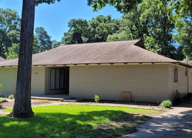 Property at 24 Greentree Ln, Conroe, TX 77304, 3 beds, 2 baths