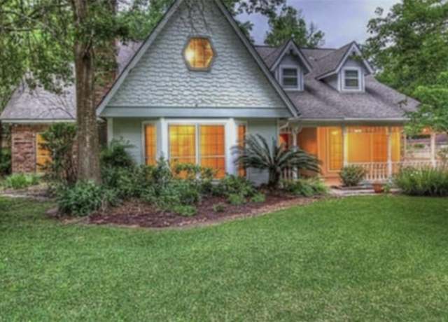 Property at 584 Woodstock Ln, Conroe, TX 77302, 3 beds, 2 baths