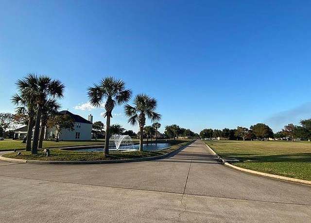 Property at 6327 Redfish Reef Dr, Beach City, TX 77523