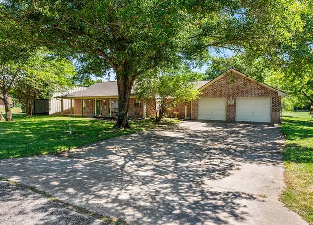 Property at 236 N Golfview Dr, Normangee, TX 77871, 3 beds, 2.5 baths