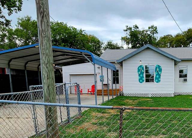 Property at 1727 Gray St, Palacios, TX 77465, 3 beds, 1 bath