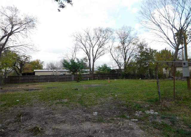 Property at 8822 Crestview Dr, Houston, TX 77078